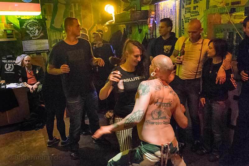 Beim Konzert mit “The AYILAR” (Street-Punk- und  Oi!-Punk-Band aus Istanbul); 29.04.2015, Dresden