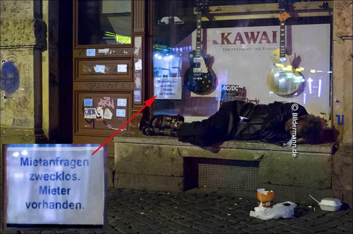 Nachtlager eines  offenbar (?) obdachlosen Afrikaners in Dresden